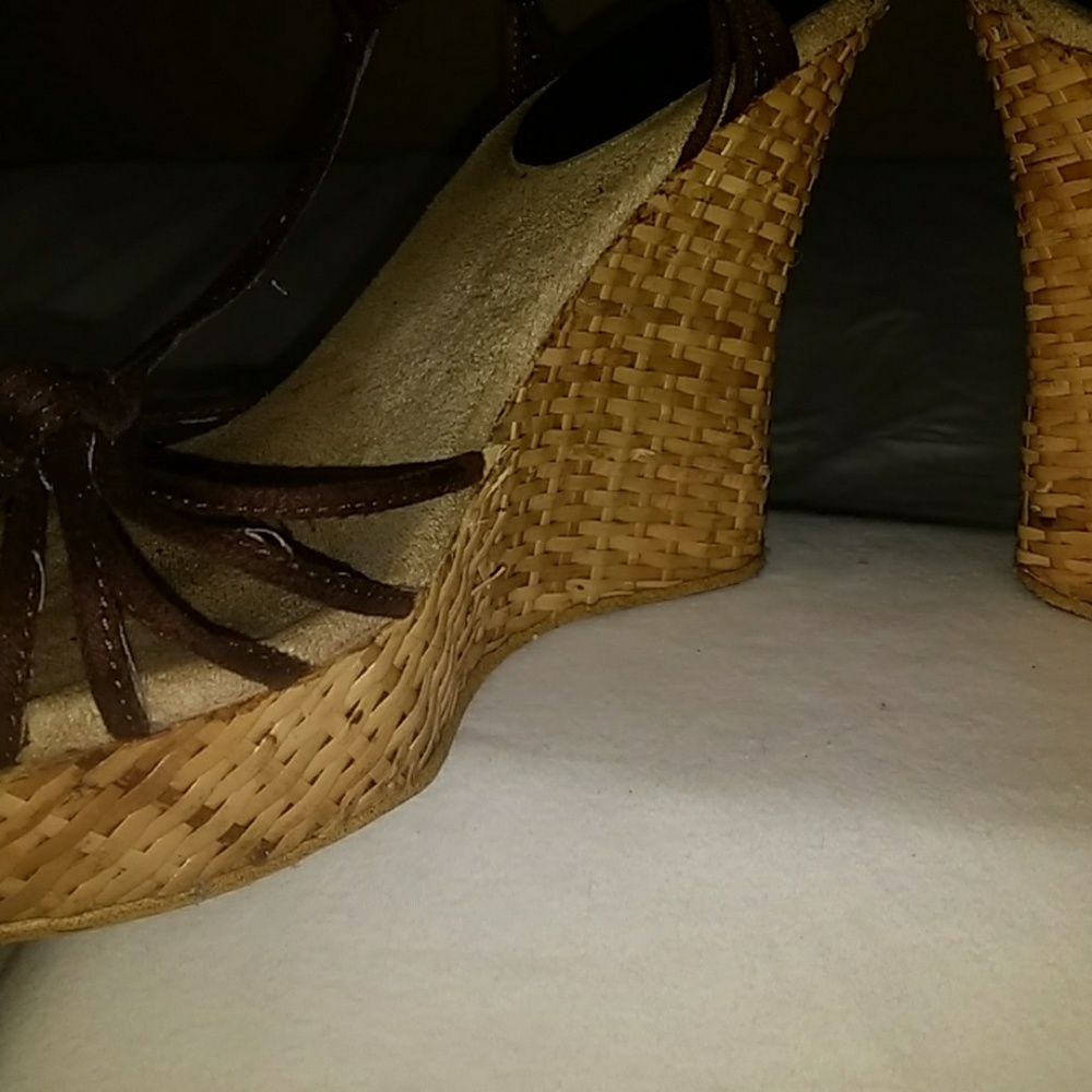 Colin Stuart Summer Wedge, Sz 8.5, Wicker 5" Heel - Picture 7 of 7